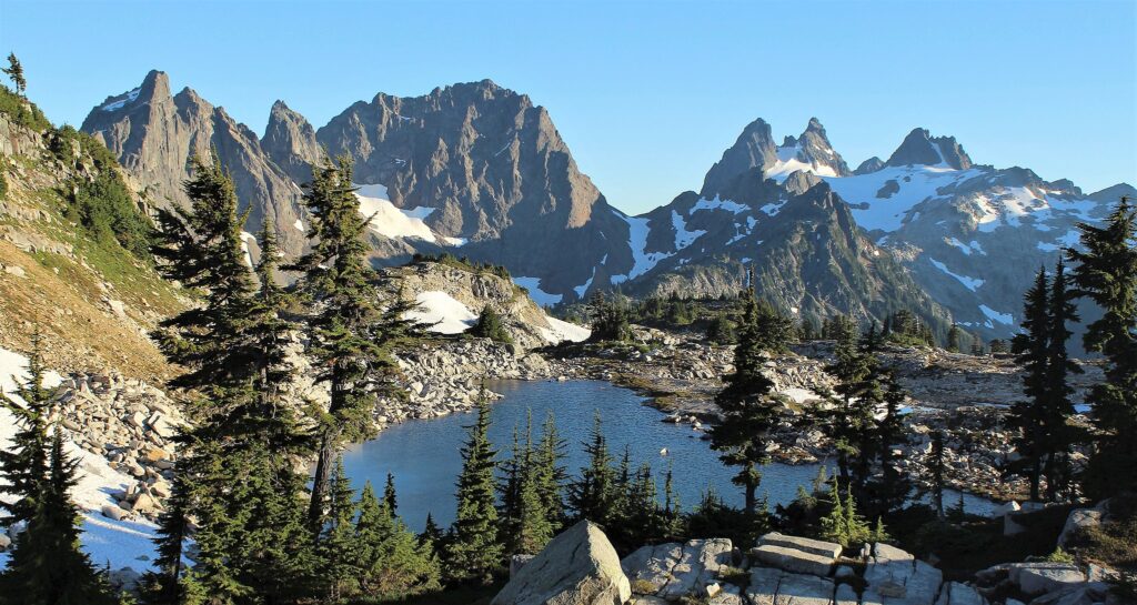 Best Hikes in the Beautiful Alpine Lakes Wilderness, Washington - Pine ...